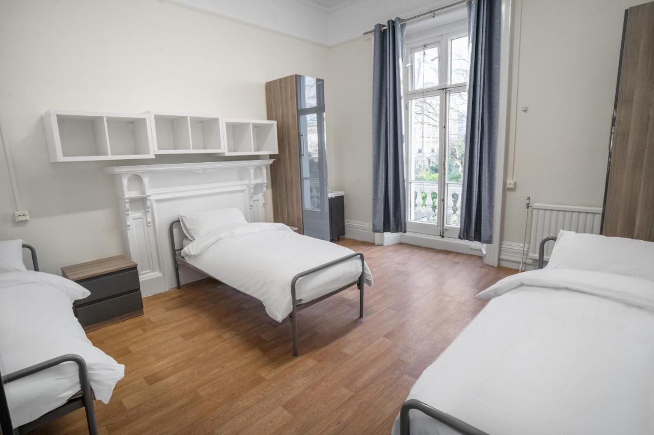 Hostal Holland House